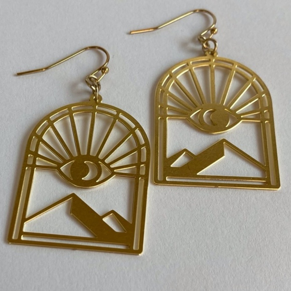 HAND CRAFTED Bright Eyes Mountain EARRINGS Gold 2”x1” Laser Cut Drop NWT